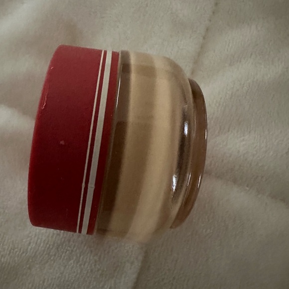 Last one online ! Discontinued- Bésame Soufflé Foundation - Picture 3 of 4